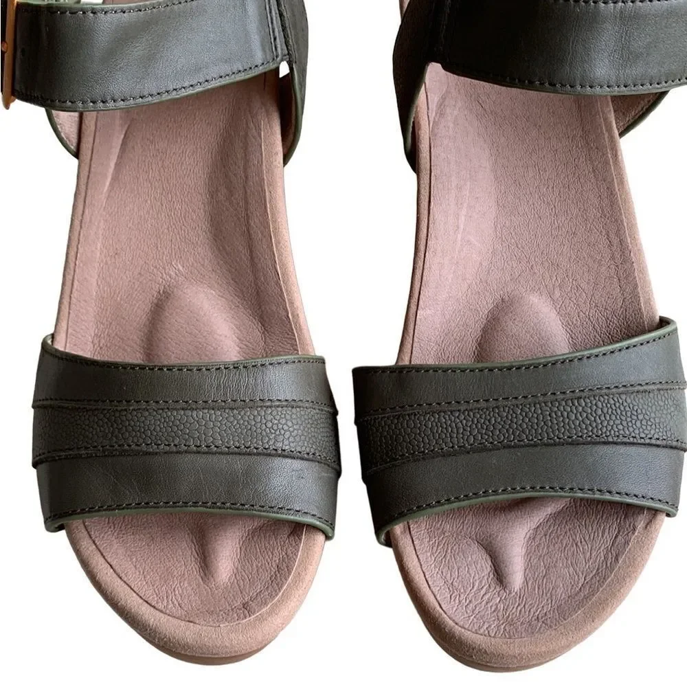 Earth green sandals Forest Leather Platform Size 9.5 strappy concert comfortable